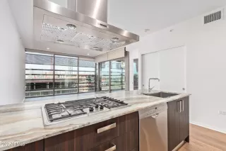 Photo #4: 6416589 Listing