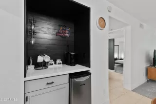 Photo #5: 6416908 Listing 