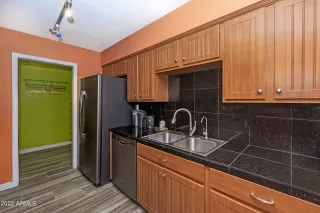 Photo #6: 6417238 Listing 