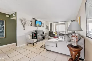 Photo #6: 6417758 Listing