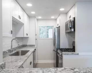 Photo #5: 6418107 Listing