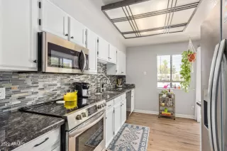 Photo #6: 6419813 Listing