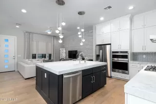 Photo #2: 6420282 Listing