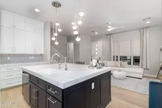 Photo #4: 6420282 Listing