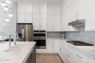 Photo #5: 6420282 Listing