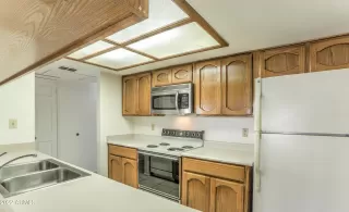 Photo #5: 6420664 Listing