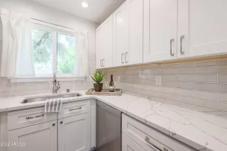 Photo #6: 6421105 Listing