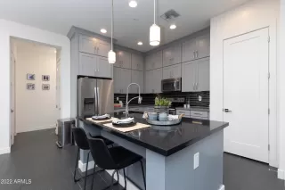 Photo #5: 6421222 Listing