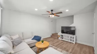 Photo #6: 6421943 Listing