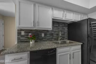 Photo #5: 6422008 Listing