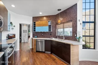 Photo #4: 6422319 Listing