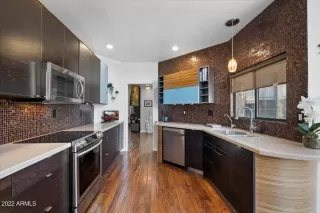 Photo #5: 6422319 Listing