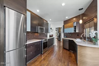 Photo #6: 6422319 Listing