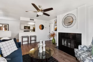 Photo #4: 6424157 Listing