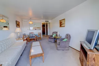 Photo #5: 6425613 Listing