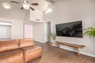 Photo #2: 6425685 Listing 