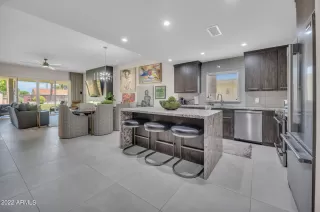 Photo #6: 6427833 Listing