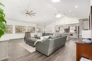 Photo #4: 6429335 Listing