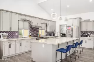 Photo #6: 6429335 Listing