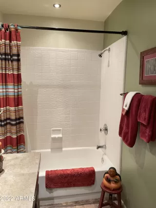 Photo #5: 6431200 Listing
