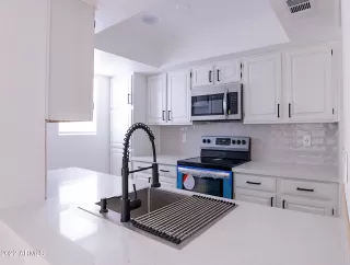 Photo #4: 6432341 Listing