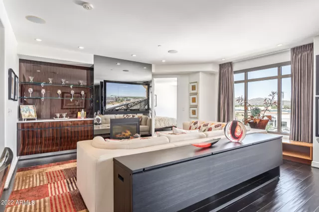 MLS: 6433544 Condo For Sale