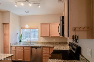 Photo #6: 6433978 Listing