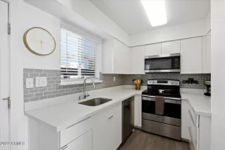 Photo #6: 6434037 Listing