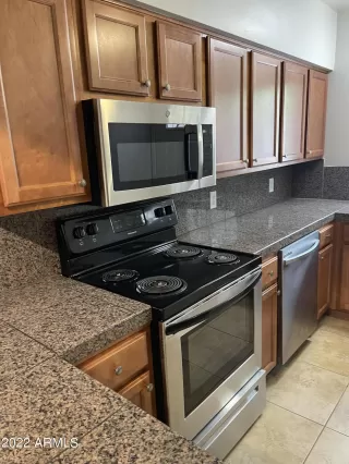 Photo #6: 6435500 Listing