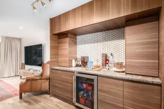 Photo #4: 6437026 Listing