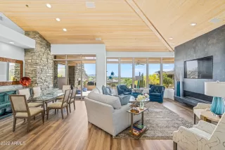 Photo #6: 6439300 Listing