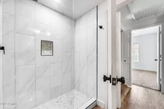 Photo #5: 6440731 Listing