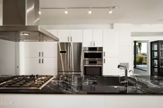 Photo #5: 6444761 Listing