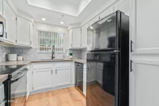 Photo #5: 6445080 Listing