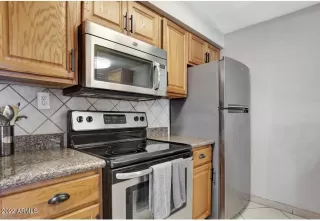 Photo #5: 6445301 Listing