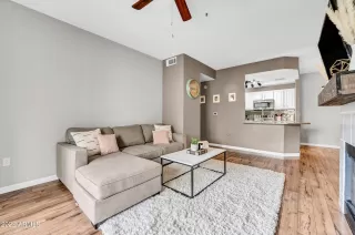 Photo #5: 6445781 Listing