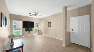 Photo #3: 6446000 Listing