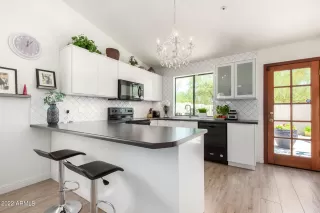 Photo #2: 6447760 Listing 