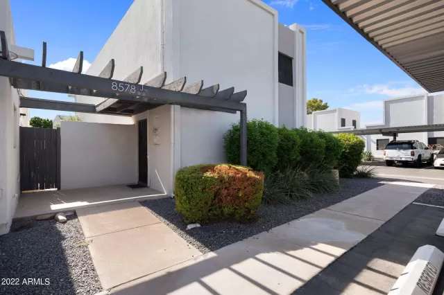 MLS: 6448566 Condo For Sale