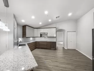 Photo #2: 6448614 Listing 