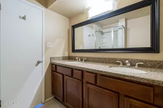 Photo #5: 6449379 Listing