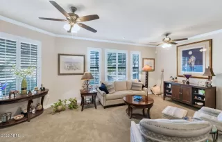 Photo #4: 6449530 Listing