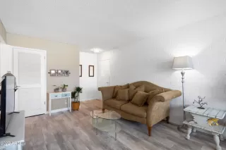 Photo #6: 6450359 Listing 