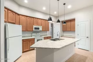 Photo #5: 6451186 Listing 