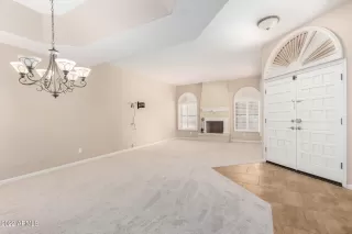 Photo #4: 6452500 Listing
