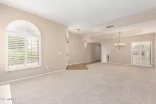 Photo #5: 6452500 Listing
