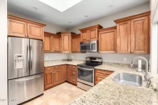 Photo #6: 6452500 Listing