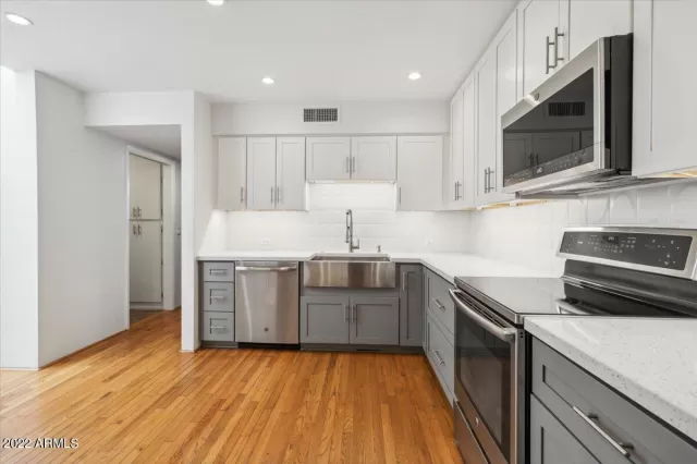 MLS: 6453547 Condo For Sale