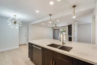 Photo #5: 6457918 Listing