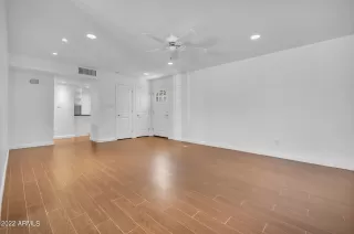 Photo #4: 6457966 Listing